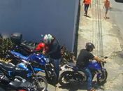 Moto com registro de roubo é apreendida em oficina de Maceió; PC divulgou momento do crime
