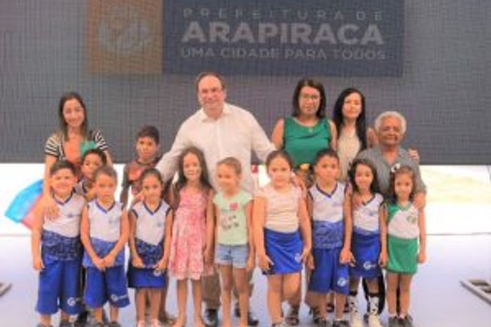 Arapiraca recebe mais uma creche e prefeito Luciano anuncia entrega da Escola de Campo dia 17