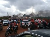 Devido ao protesto de moradores, um grande congestionamento se formou na região