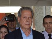 José Dirceu deve se entregar até as 17h desta sexta-feira, 18, na PF de Brasília.