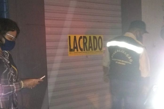 Fogos de artifício e lenhas para fogueira foram apreendidos