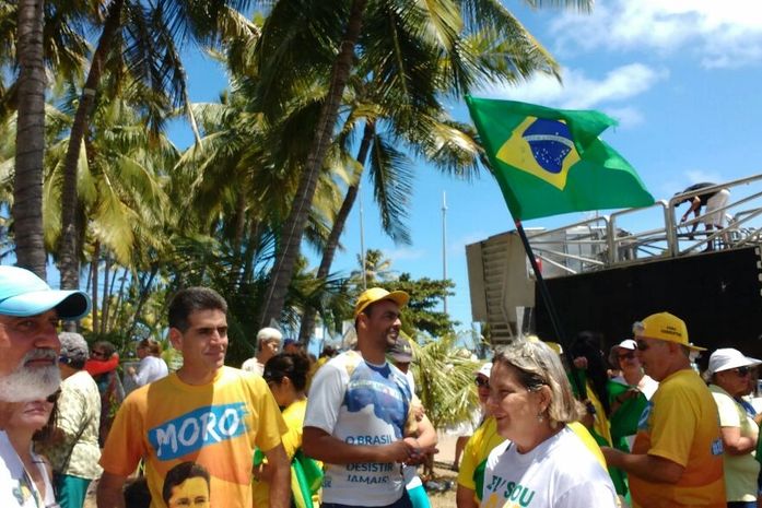 Manifestantes vão às ruas em Maceió
