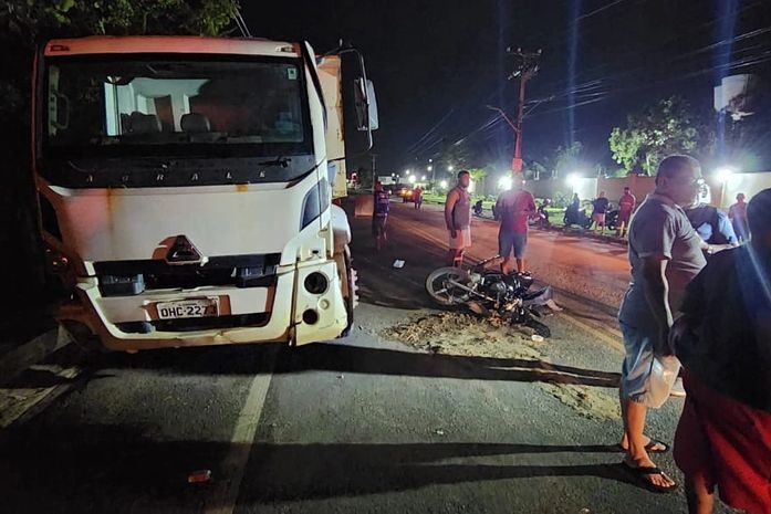 Motociclista fica gravemente ferido após colidir com caminhão na AL 101 Norte