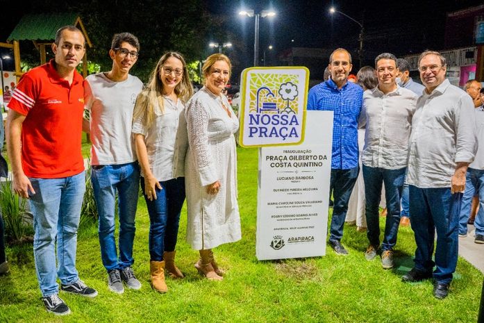 Em noite de homenagem, prefeito Luciano inaugura área de convívio no bairro Arnon de Mello