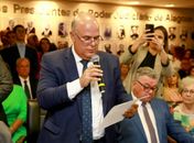 Presidente Fernando Tourinho durante leitura do Termo de Posse. 