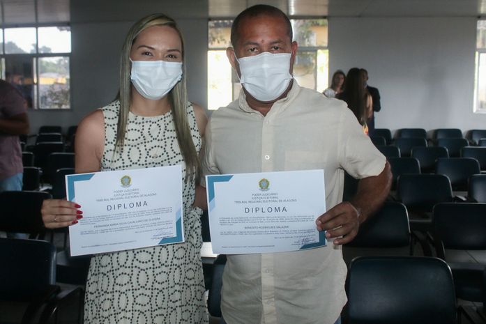 Fernanda e seu vice Benedito Salazar diplomados para um segundo mandato