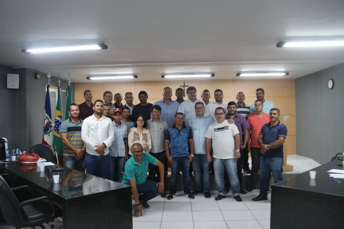 Câmara Municipal de Arapiraca se reúne com representantes dos marchantes para discutir o valor cobrado do abate pela Frigovale
