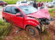 Motorista embriagado invadiu contramão e colidiu com moto; homem ficou ferido.