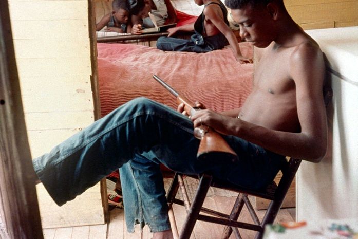 Como o racismo pautou as restrições de armas nos Estados Unidos