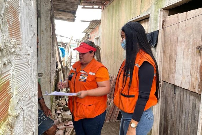 Moradores em situação de risco recebem assistência da Defesa Civil de Maceió