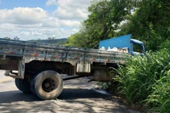Acidente aconteceu em um trecho conhecido como Ladeira do Catolé.