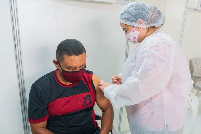 Arapiraca libera 4ª dose de vacina contra a Covid-19 para população com 40 anos ou mais