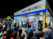 Crianças voltam a frequentar praça com revitalização da Biblioteca Arapiraquinha na Primavera