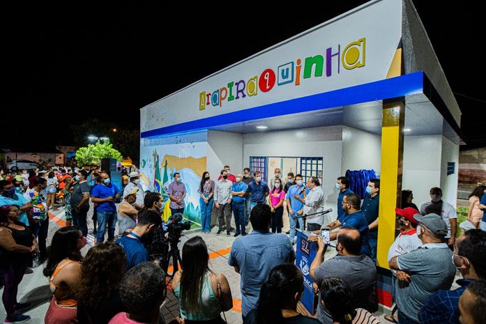 Crianças voltam a frequentar praça com revitalização da Biblioteca Arapiraquinha na Primavera