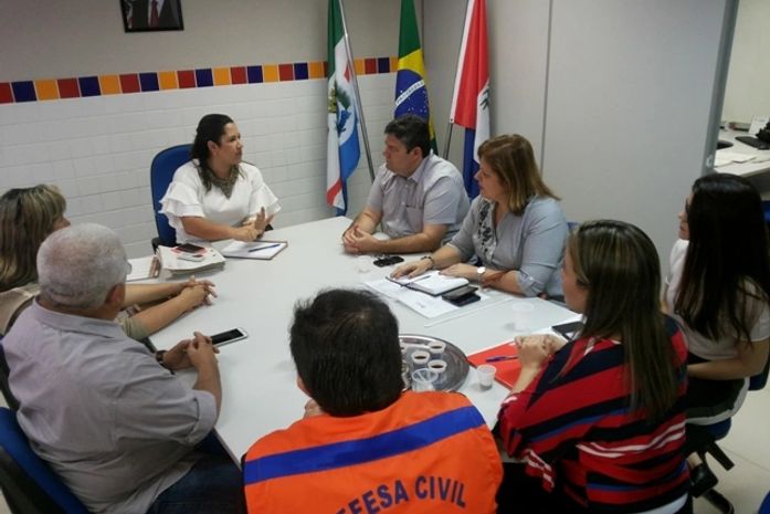 Atendimento às famílias vítimas das chuvas foi discutido durante à reunião.
