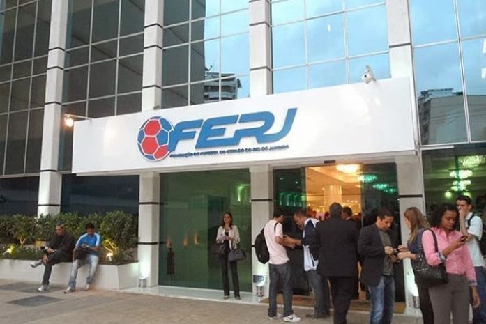 Polícia faz operação contra desvio de dinheiro em entidades do futebol