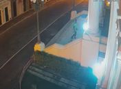 Câmeras registram furto de refletores na Associação Comercial de Maceió; oito equipamentos foram levados 