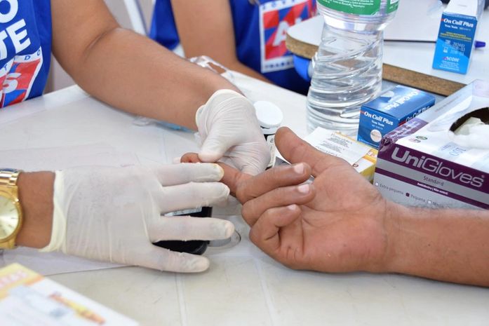 Teste de glicemia detecta se os níveis de açúcar no sangue estão alterados, o que pode indicar a ocorrência da diabetes.