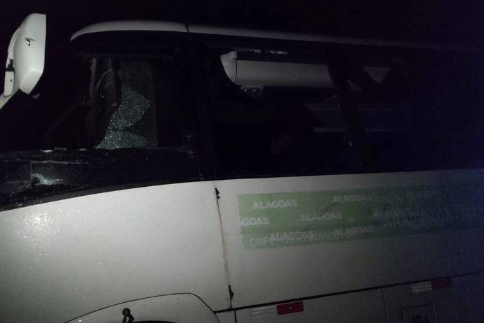 Ônibus com torcida do ASA foi atacado