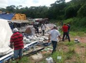 Caminhões colidiram na BR-101, no Km 112