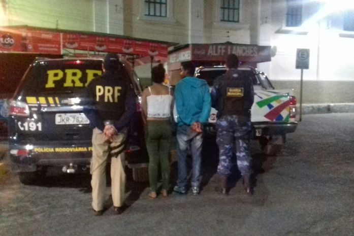 PRF prende casal acusado de assaltos a vans no interior