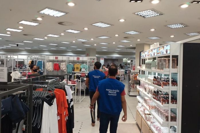 Procon Alagoas reforça fiscalização em shoppings, bares e restaurantes de Maceió