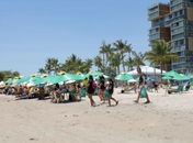 Educação ambiental: mutirão de limpeza mobiliza voluntários na praia da Pajuçara, em Maceió