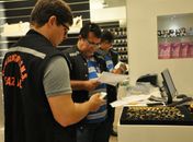 Fiscais de tributos estaduais durante Operação Cartão de Visitas