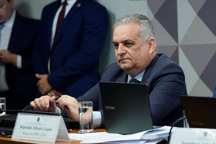 Alfredo Gaspar critica Paulo Dantas por manter equipe sob investigação de R$ 120 milhões