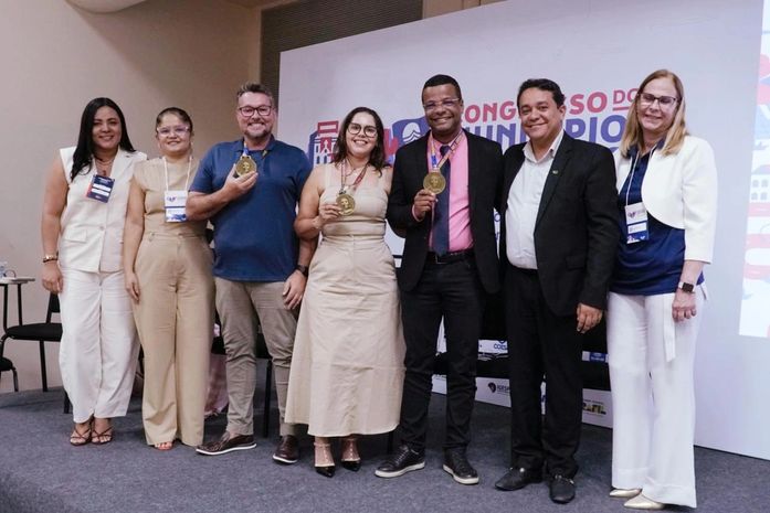 Cosems-AL entrega medalhas Josinete Marques em última assembleia do ano