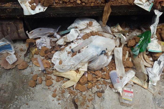 Slum flagrou descarte irregularde lixo hospitalar