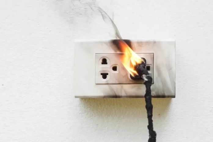 Sobrecarga de energia: 50% dos incêndios acontecem em residências e estabelecimentos comerciais ocupam a 2ª posição