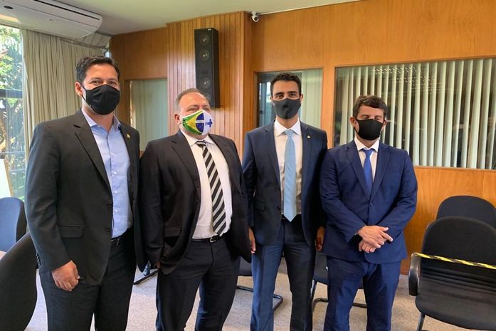 Em reunião com ministro da Saúde, senador trata do plano de vacinação