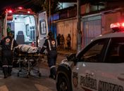 Tentativa de feminicídio: mulher é esfaqueada e suspeito é preso após ser espancado por populares, em Maceió