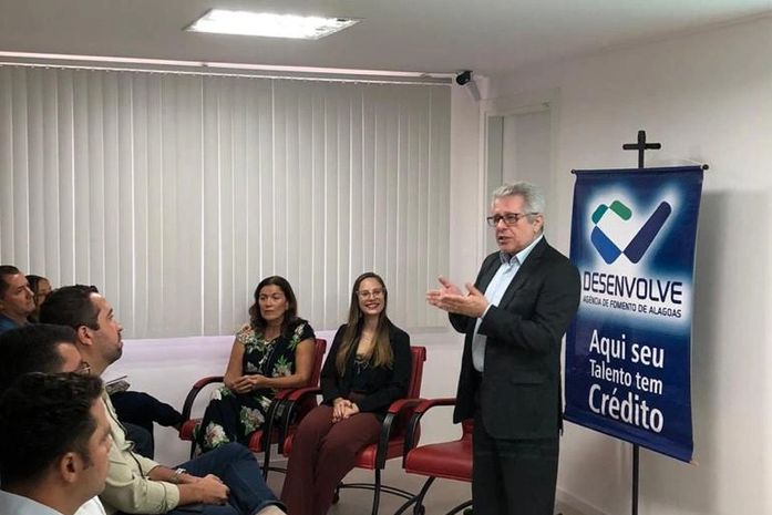 Lançamento de linha de crédito da Desenvolve reúne autoridades, micro e pequenos empresários do turismo alagoano