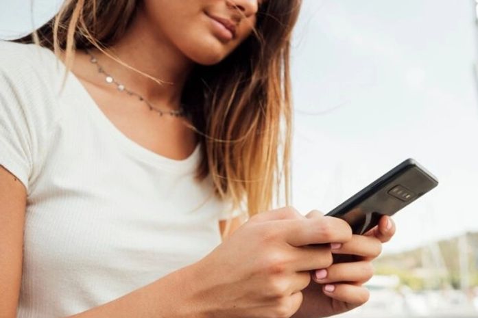 Uso excessivo de telas provoca aumento de DORT/LER entre jovens e adolescentes