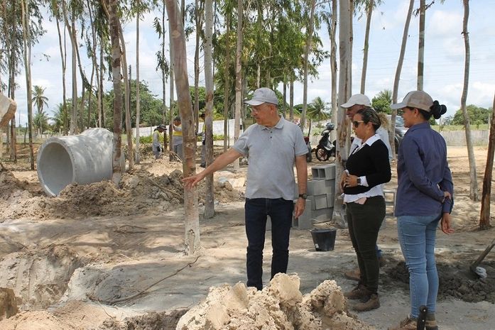 Prefeito Ronaldo Lopes inicia obra de drenagem do Ouro Verde, Litoral e Cacimbinhas