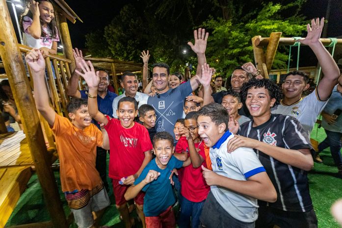 Prefeito JHC entrega Praça Mário Jambo totalmente reformada, no Jacintinho