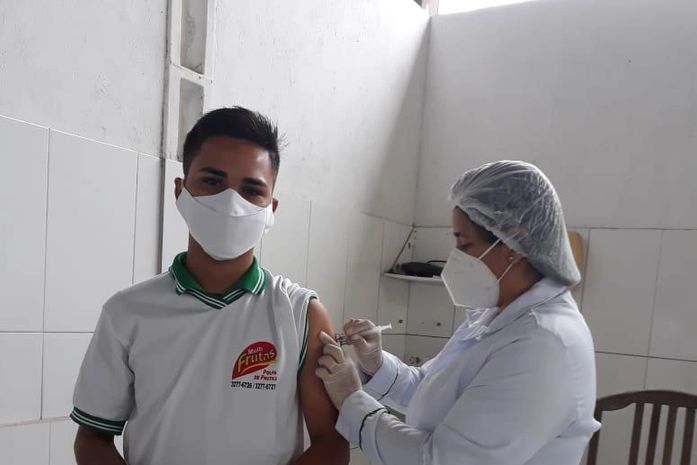 Saúde de Anadia imuniza 100% dos trabalhadores da limpeza urbana e de indústrias com 1ª dose contra a Covid-19