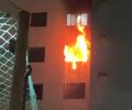 Vídeo: incêndio atinge apartamento no 7º andar de prédio e mobiliza bombeiros