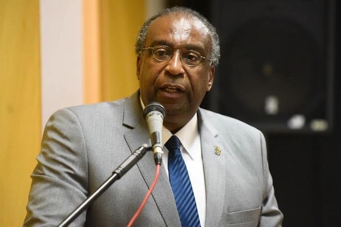 Ex-ministro de Bolsonaro, Decotelli funda empresa de cursos