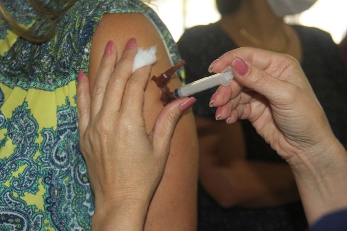 Servidores públicos de Arapiraca são vacinados em mutirão de imunização