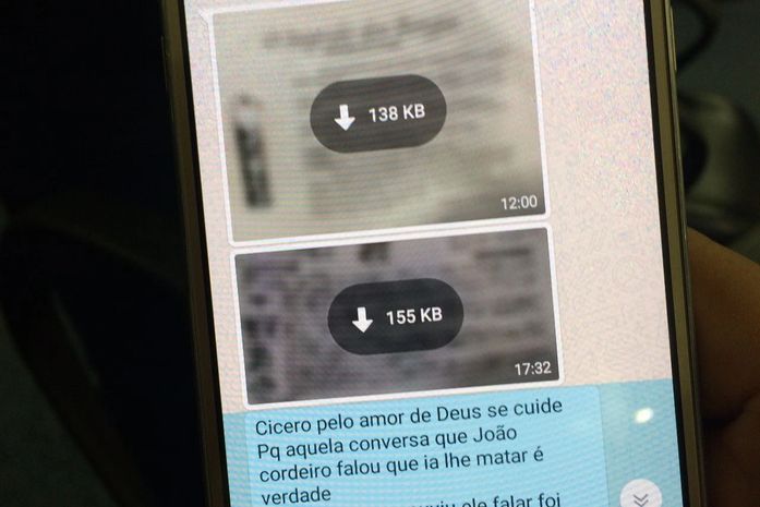 Deputado mostra parte das mensagens