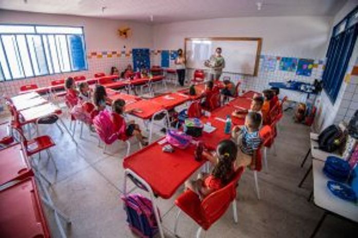 Famílias agradecem pela reforma e modernização de creche no Brisa do Lago, em Arapiraca