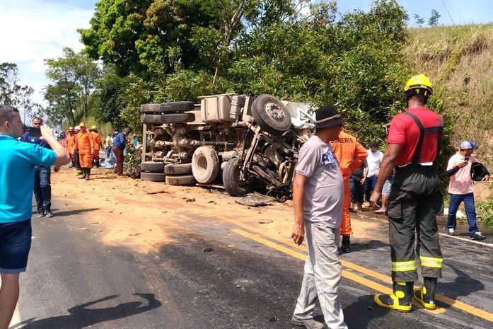 Acidente na BR-104: motorista de caminhão morre e outras vítimas são identificadas