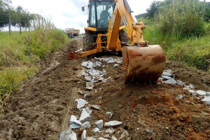 Prefeitura de Santana do Mundaú trabalha na recuperação de estradas atingidas pelas fortes chuvas