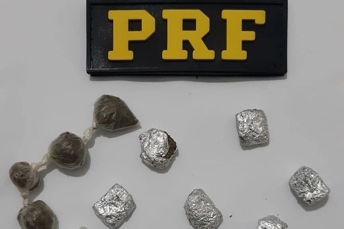 PRF apreende maconha com dupla de jovens no Sertão de Alagoas