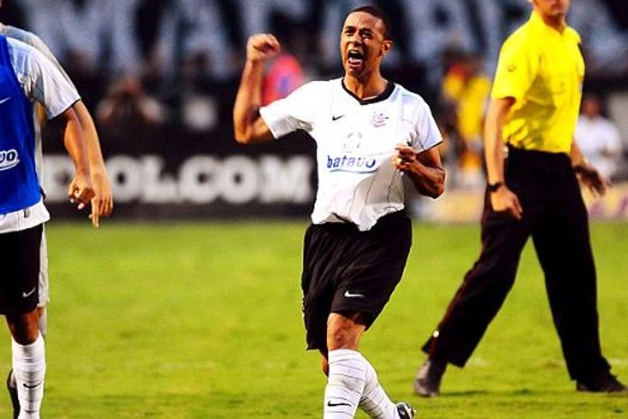 Cristian comemora o gol nos segundos finais