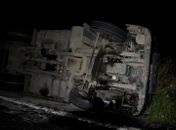 Motorista morre após carreta tombar na BR 101 em Flexeiras