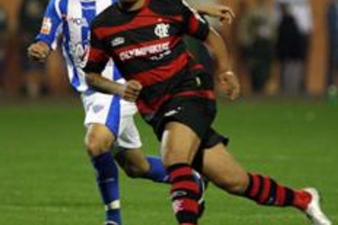 Avaí bate com facilidade o Flamengo e entra no G-4